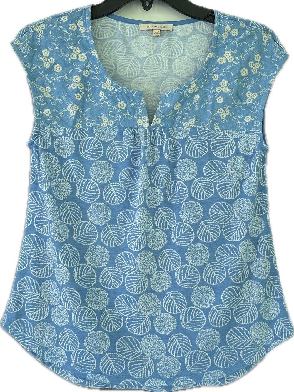 Skies Are Blue Women's Petite Light Blue Printed Tank Top